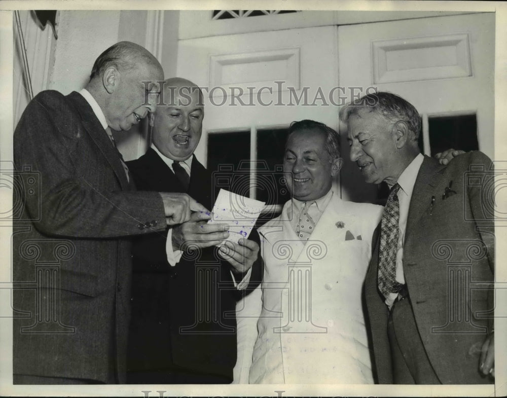 1936 Press Photo James A. Farley and campaign aides confer with Roosevelt