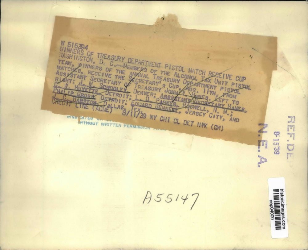 1939 Press Photo Winners of Treasury Department Pistol Match Receive Cup