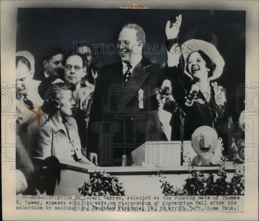 1948 Press Photo Earl Warren, wife on the rostrum of Convention Hall - nep04005