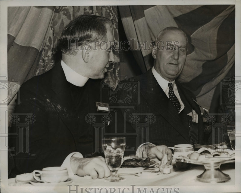 Load image into Gallery viewer, 1938 Press Photo Edward Walsh S.J., Willis H. Booth at table of convention
