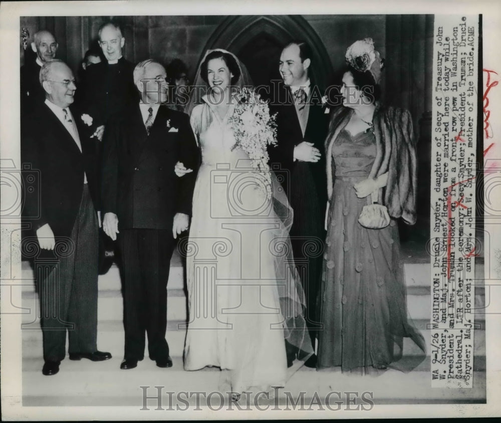 1950 Press Photo Drucie Snyder, John Ernest Horton marry at Washington Cathedral