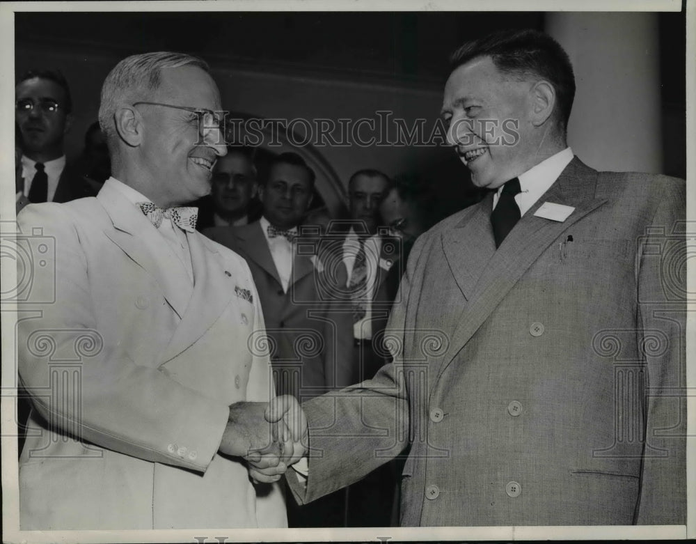 1946 Press Photo Robert M. Littlejohn shakes hands with President Truman