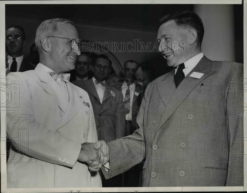 Load image into Gallery viewer, 1946 Press Photo Robert M. Littlejohn shakes hands with President Truman
