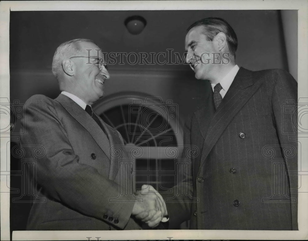 1946 Press Photo Harry S. Truman greets W. Averell Harriman - nep04147