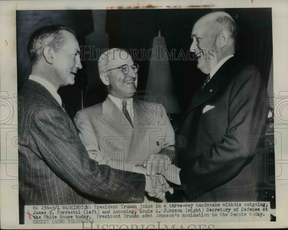 1949 Press Photo President Truman joins in a three-way handshake - nep04158