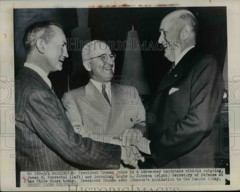 Load image into Gallery viewer, 1949 Press Photo President Truman joins in a three-way handshake - nep04158
