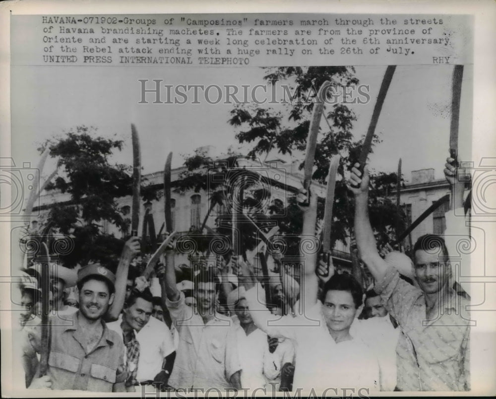 1959 Press Photo &quot;Camposinos&quot; farmers march through the streets of Havana- Historic Images