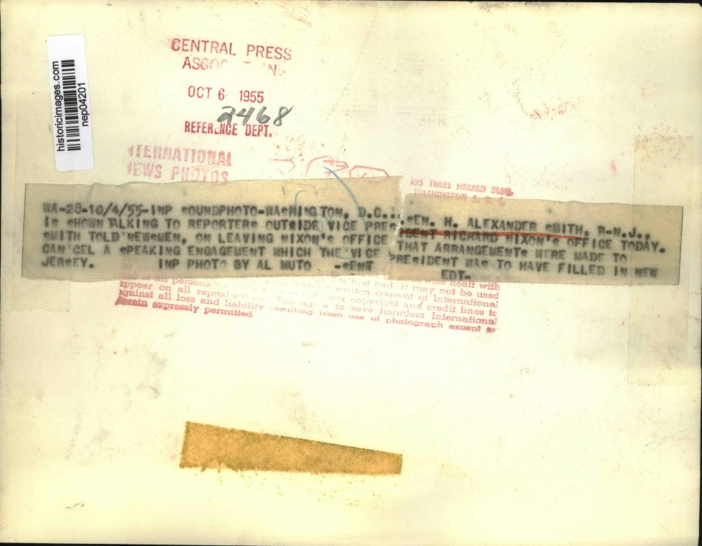 1955 Press Photo Se. Alexander Smith While Talking To The Reporters - nep04201