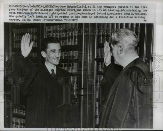 1960 Press Photo Theodore Souris And Chief Justice John Dethmers - nep04223