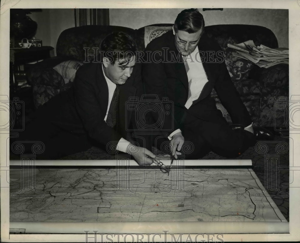 1940 Press Photo Willkie And Harold Gallagher Planning The Campaign Tour