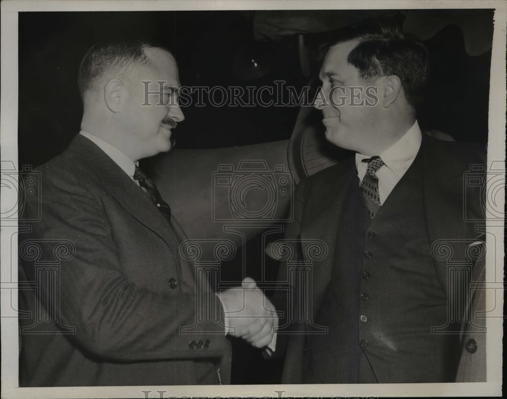 1940 Press Photo Kenneth Simpson Greets Wendell Willkie In New York - nep04249