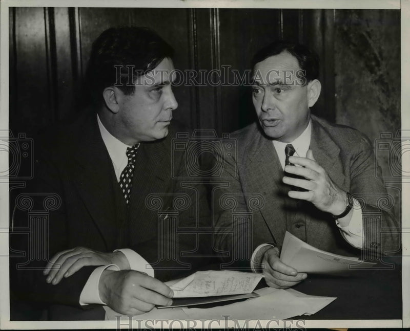 Load image into Gallery viewer, 1940 Press Photo Wendell Willkie Chats With rep. Joseph Martin - nep04263
