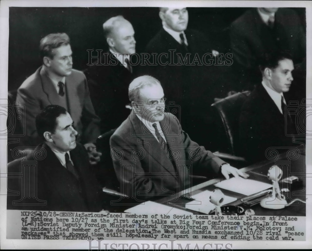 1955 Press Photo Members Of The Soviet Team At Palace Of Nations - nep04337