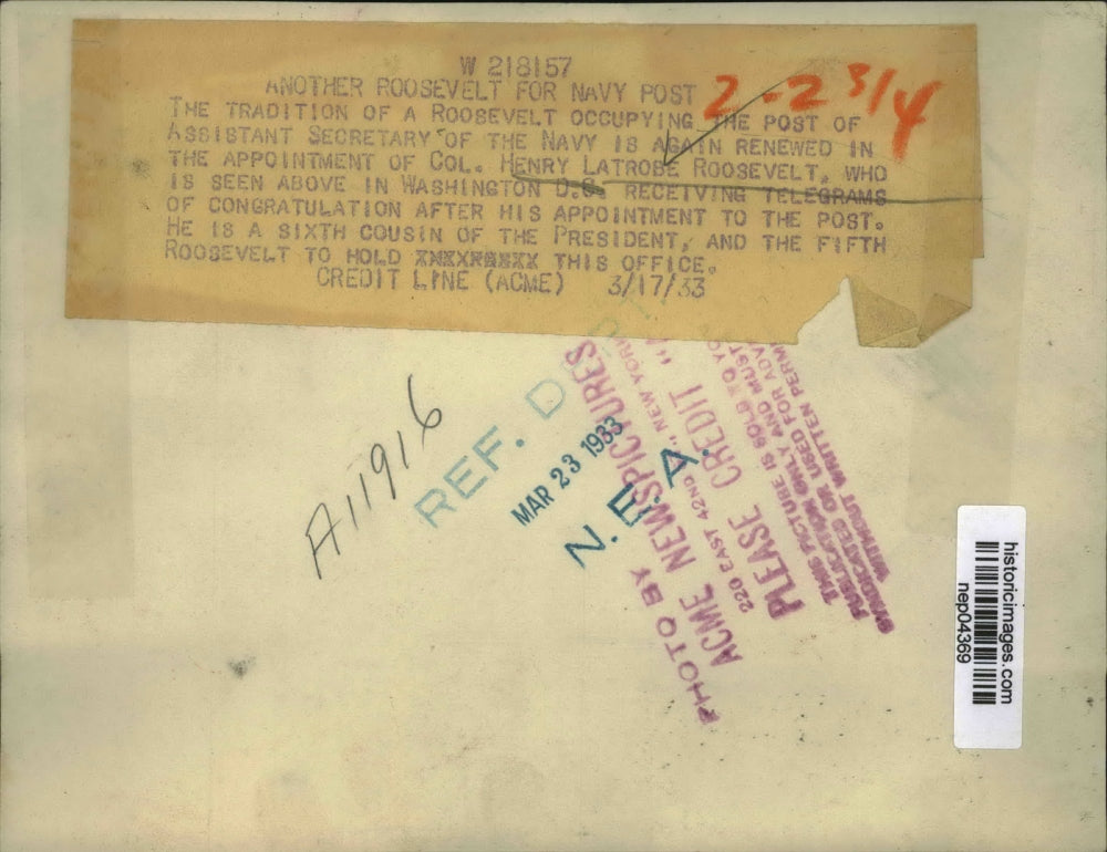 1933 Press Photo Col. Henry Latrobe Roosevelt Receiving Telegrams - nep04369