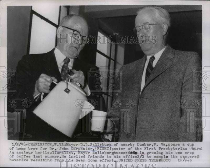 Load image into Gallery viewer, 1956 Press Photo Mayor Salisbury Pours A Cup Of Brew For Dr. Carpenter
