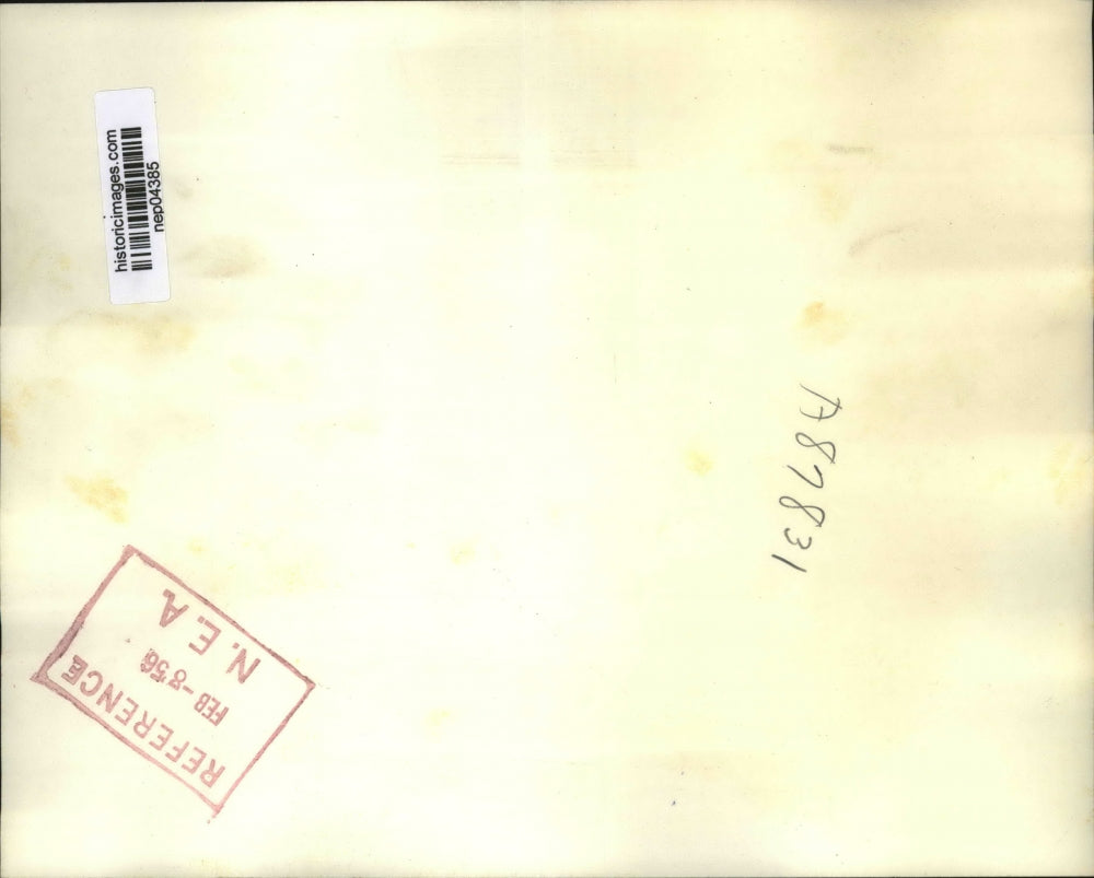 1956 Press Photo Mayor Salisbury Pours A Cup Of Brew For Dr. Carpenter