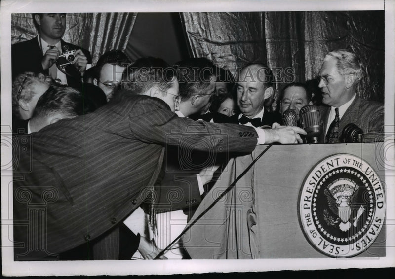 Load image into Gallery viewer, 1952 Press Photo Adlai Stevenson At The Jefferson-Jackson Day Dinner.
