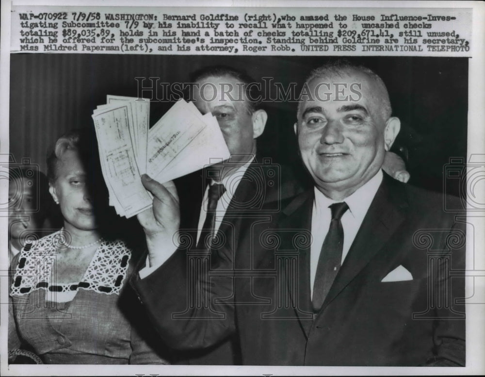 1958 Press Photo Bernard Goldfine Holds A Bunch Of Checks Totaling $209,671.41- Historic Images