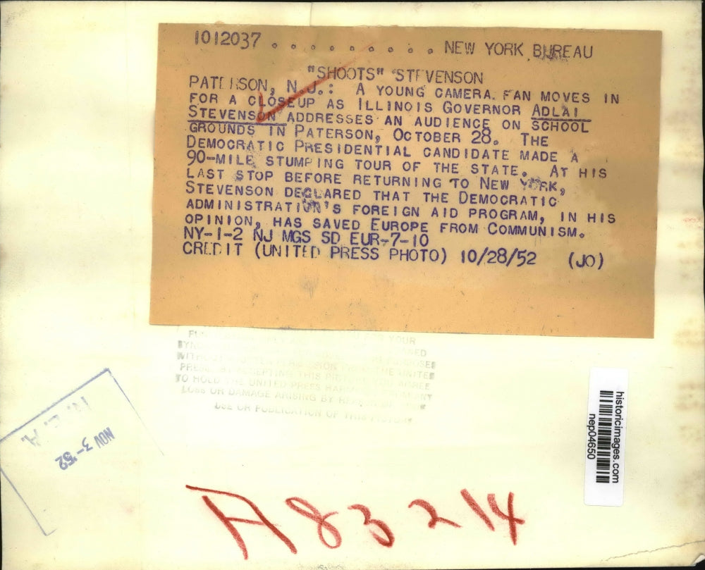 1952 Press Photo Gov. Adlai Stevenson Addresses On School Grounds In Peterson