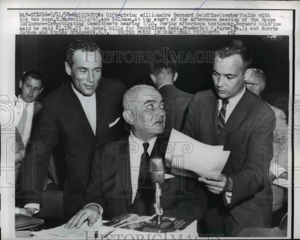 1956 Press Photo Bernard Goldfine Chats With His Two Sons, Maxwell and Solomon