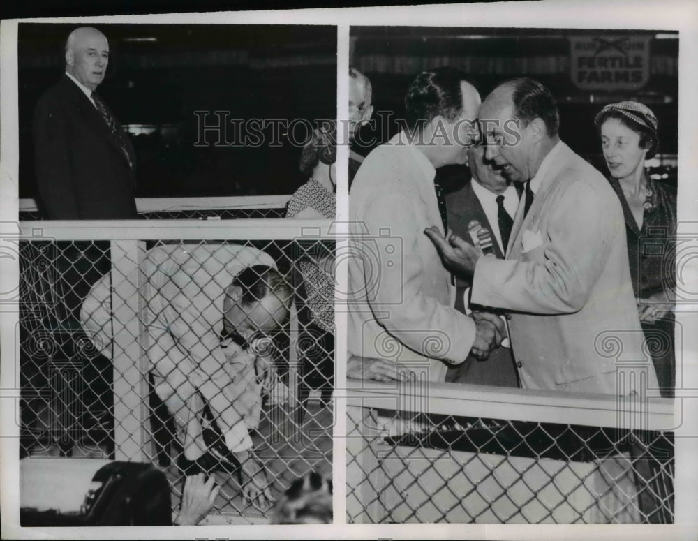 1952 Press Photo Gov. Adlai Stevenson Shakes Hands With Sen. Hubert Humphrey