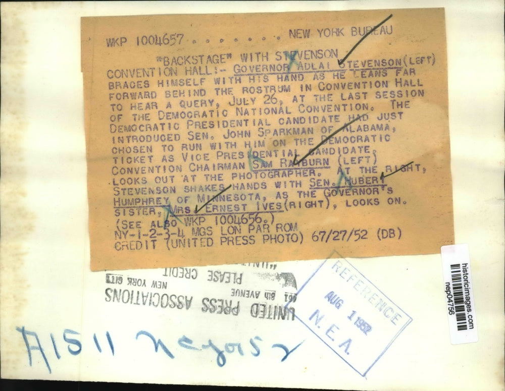 1952 Press Photo Gov. Adlai Stevenson Shakes Hands With Sen. Hubert Humphrey