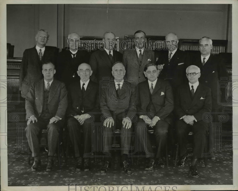 Load image into Gallery viewer, 1932 Press Photo Photo Of The Interstate Commerce Commision - nep04774
