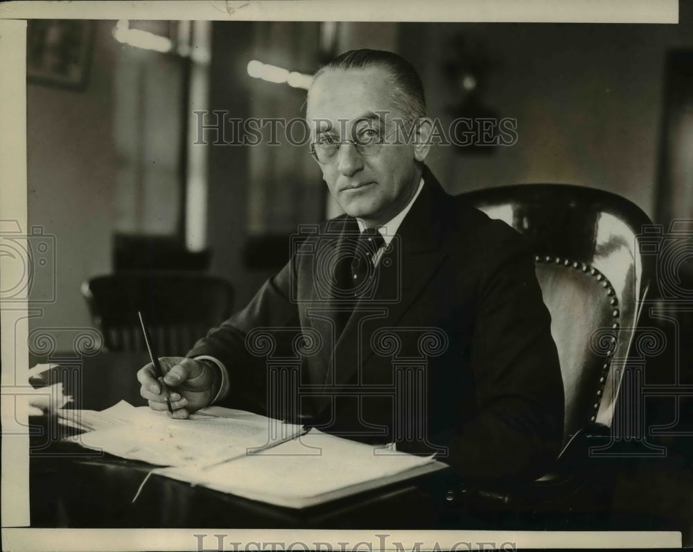 1924 Press Photo C.F. Cramer Said To Have The Largest Law Office In The World