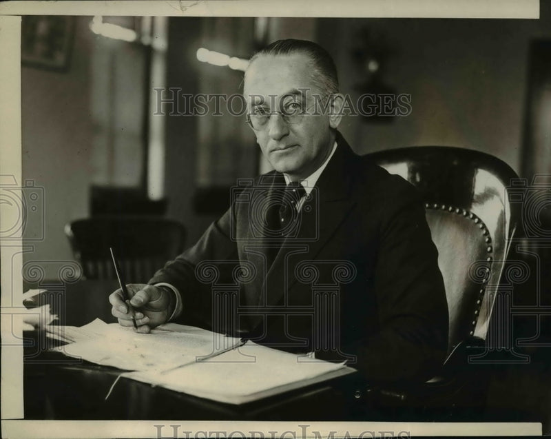 Load image into Gallery viewer, 1924 Press Photo C.F. Cramer Said To Have The Largest Law Office In The World
