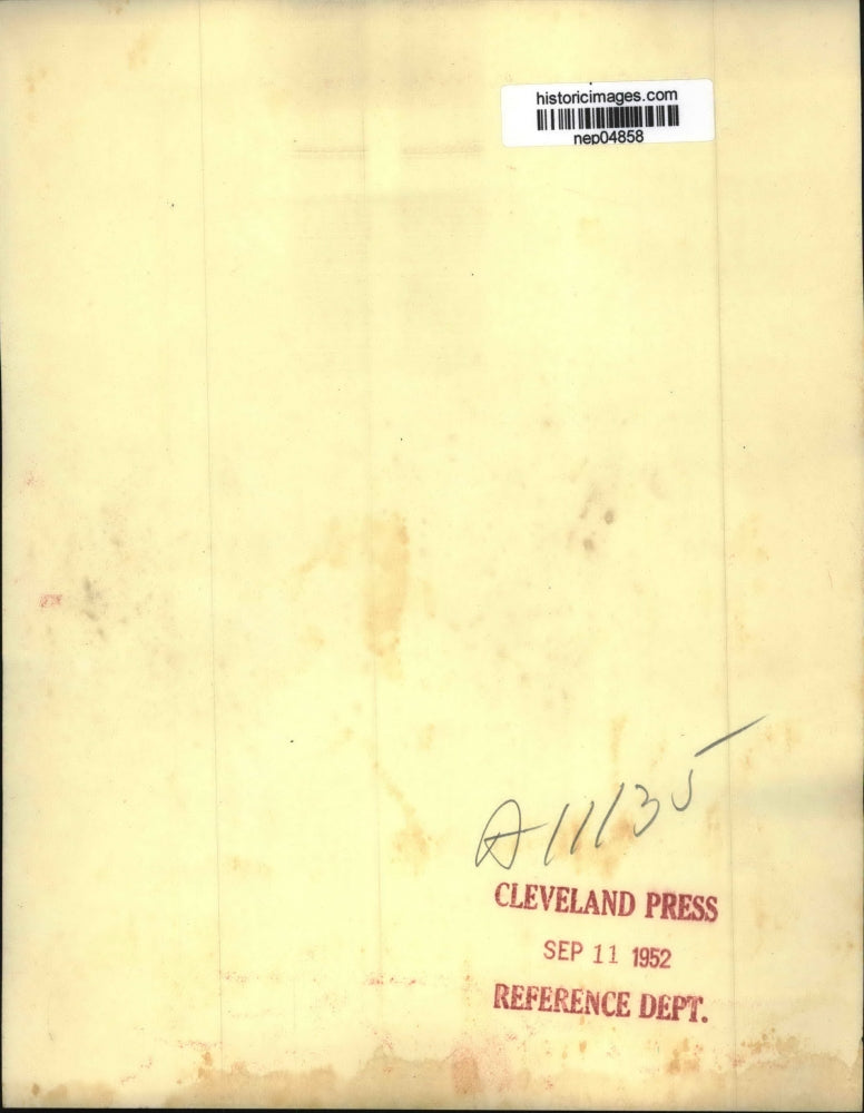 1952 Press Photo Gov. Adlai Stevenson Smiles ANd Waves To The Audience