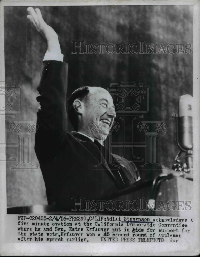 1956 Press Photo Adlai Stevenson Acknowledges A Five Minute Ovation - nep04863