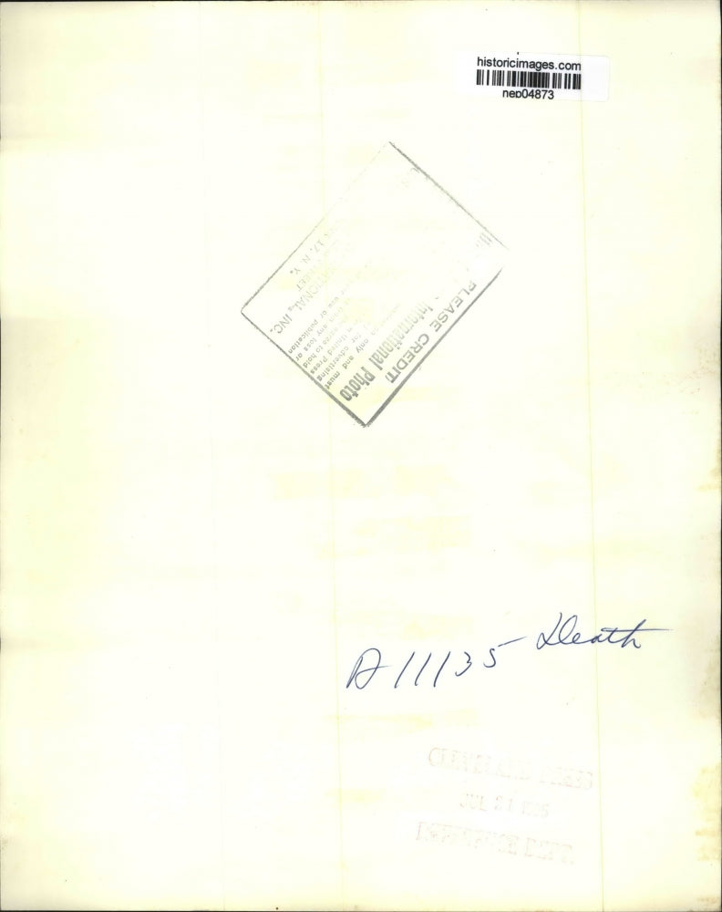 1965 Press Photo Mrs. Adlai Stevenson III Comforts His Chil - nep04873