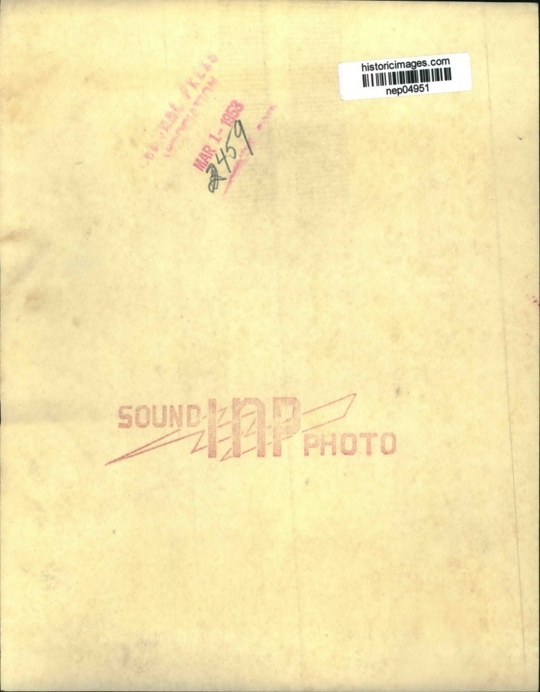 1953 Press Photo Adlai Stevenson Steps Out The California Sunshine - nep04951