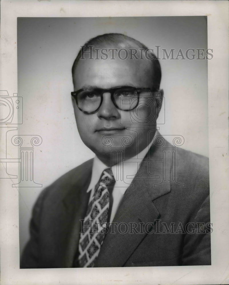 1952 Press Photo Regional Counsel Edwin Sawicki Of Office Salary Stabilization