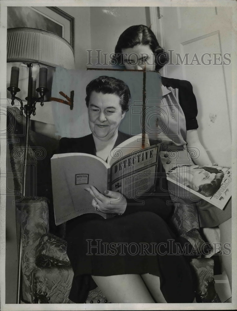 1941 Press Photo Mary Norton Reading Stories To Her Niece Lucille McDonagh