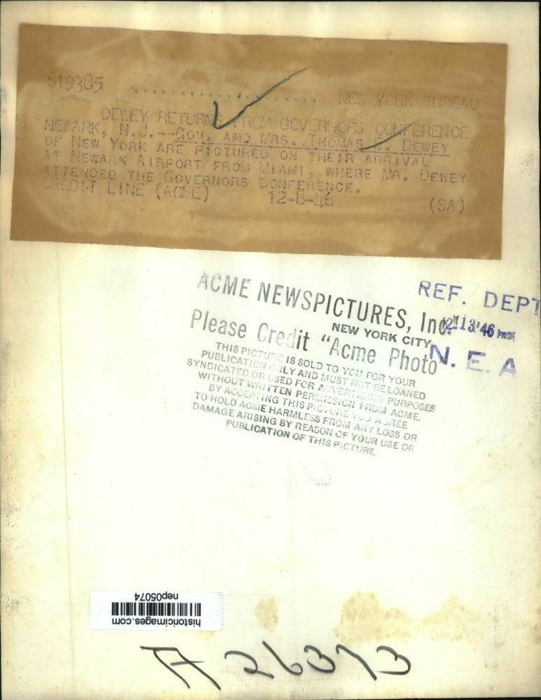 1946 Press Photo Gov. and Mrs. Thomas Dewey Arrived In Newark Airport