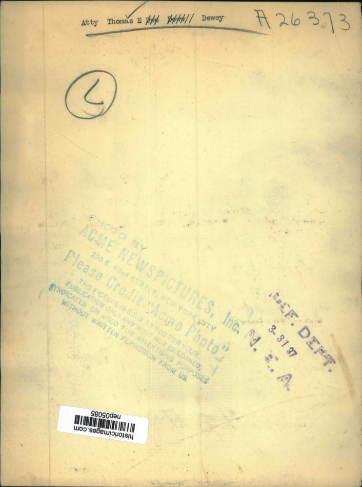 1937 Press Photo Atty. Thomas Dewey Shown As He Drinks From A Cup - nep05085