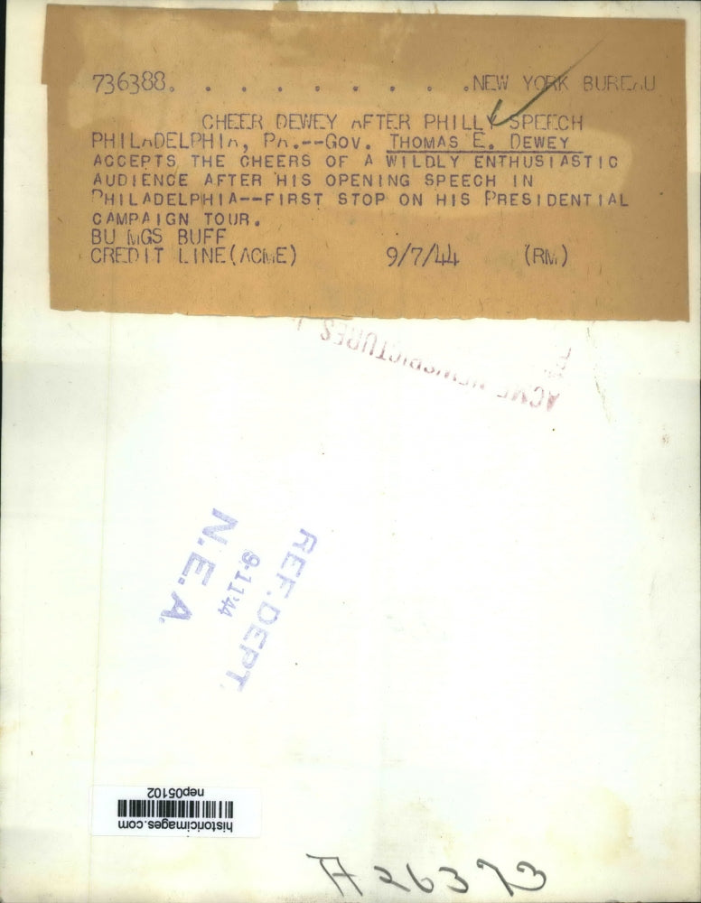 1944 Press Photo Gov. Thomas Dewey Waves At The Crowd - nep05102