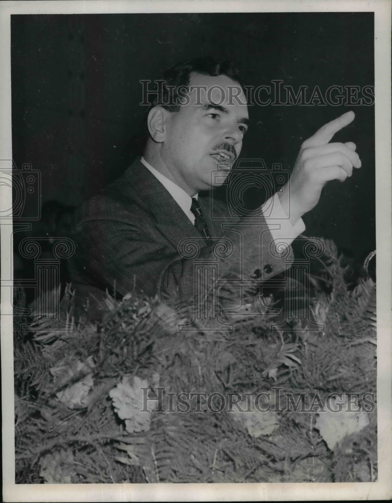 Load image into Gallery viewer, 1944 Press Photo Gov. Thomas Dewey Delivers A Speech In St. Louis Convention Hal
