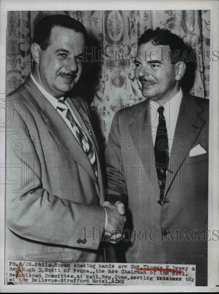 1949 Press Photo Gov. Thomas Dewey Is Shaking Hands With Rep. Hugh Scott
