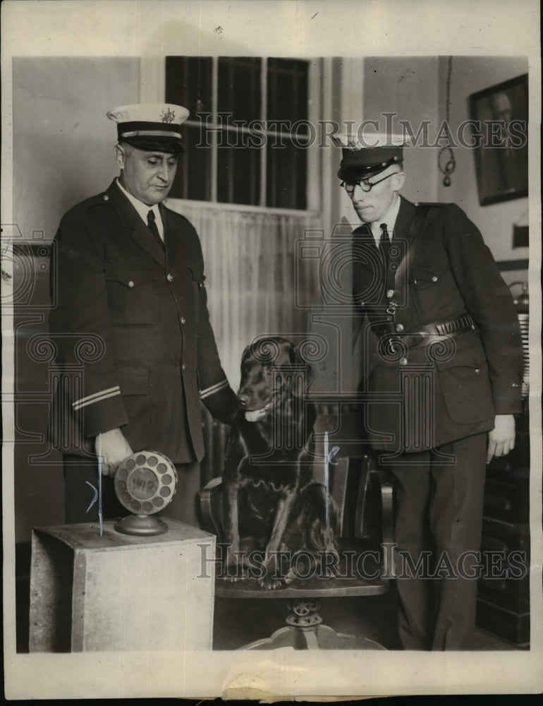 1925 Press Photo Capt. Melcrants And Asst. Capt. Cornelius Burke Shown With Dog