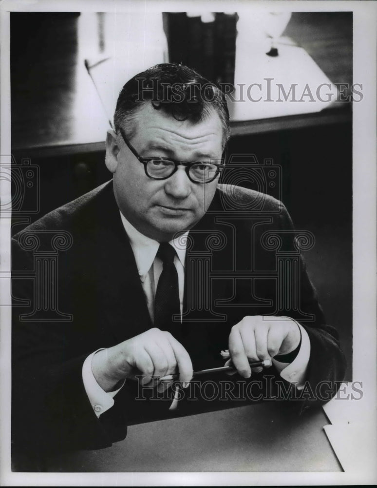 Load image into Gallery viewer, 1957 Press Photo John Kenna of The National Safety Council - nep05179

