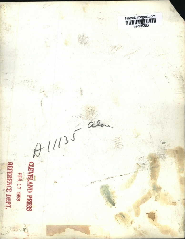 1953 Press Photo Adlai Stevenson Points To A Statue Of His Grandfather