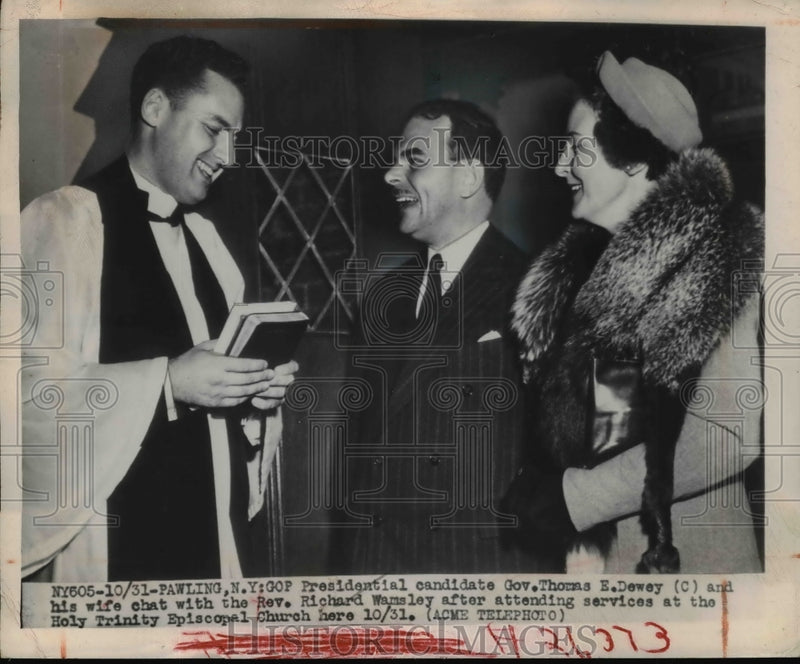 Load image into Gallery viewer, 1948 Press Photo Gov. Thomas Dewey Chats With Richard Wamsley - nep05288
