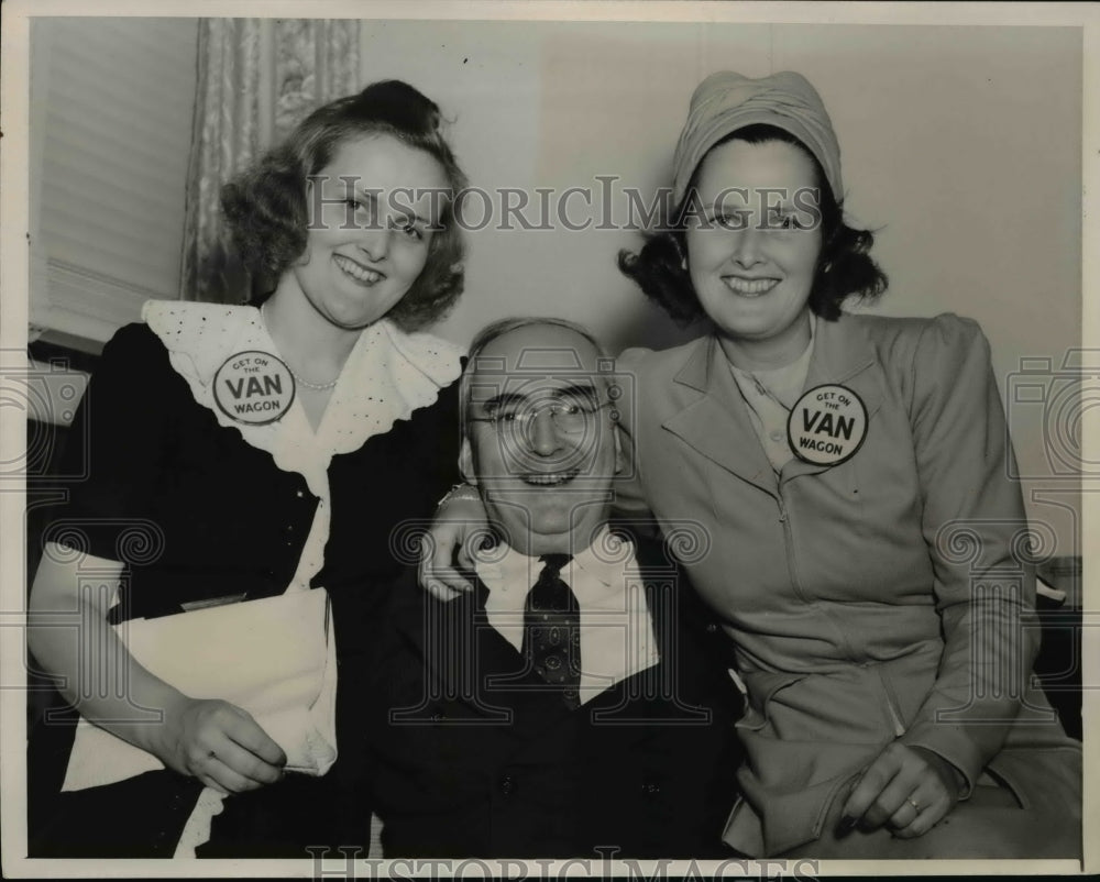 1940 Press Photo Senator Arthur Vanderberg Is Pictured With His Dughters