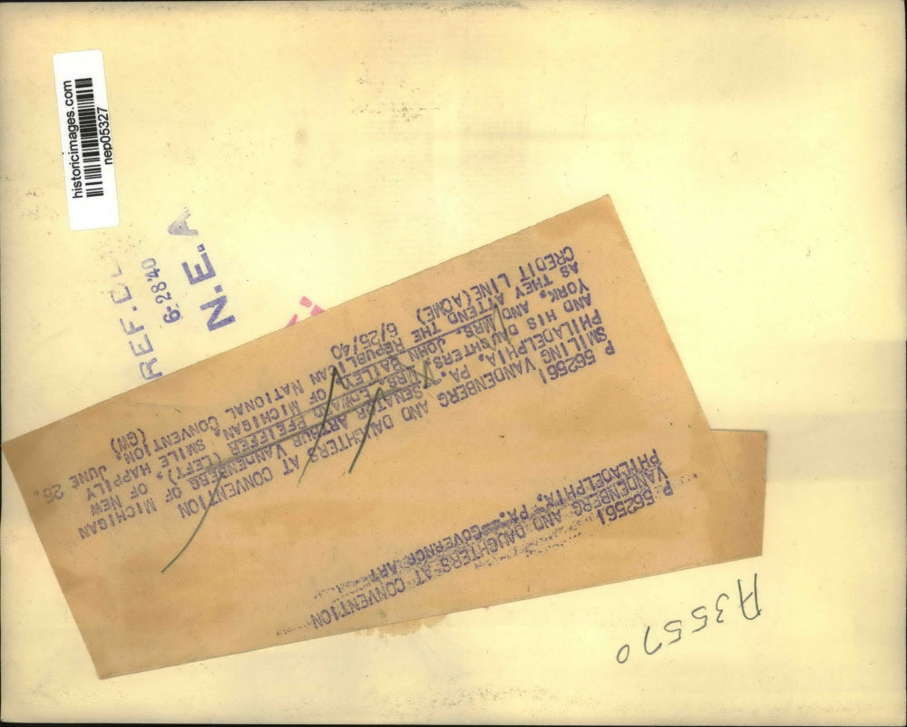 1940 Press Photo Senator Arthur Vanderberg Is Pictured With His Dughters