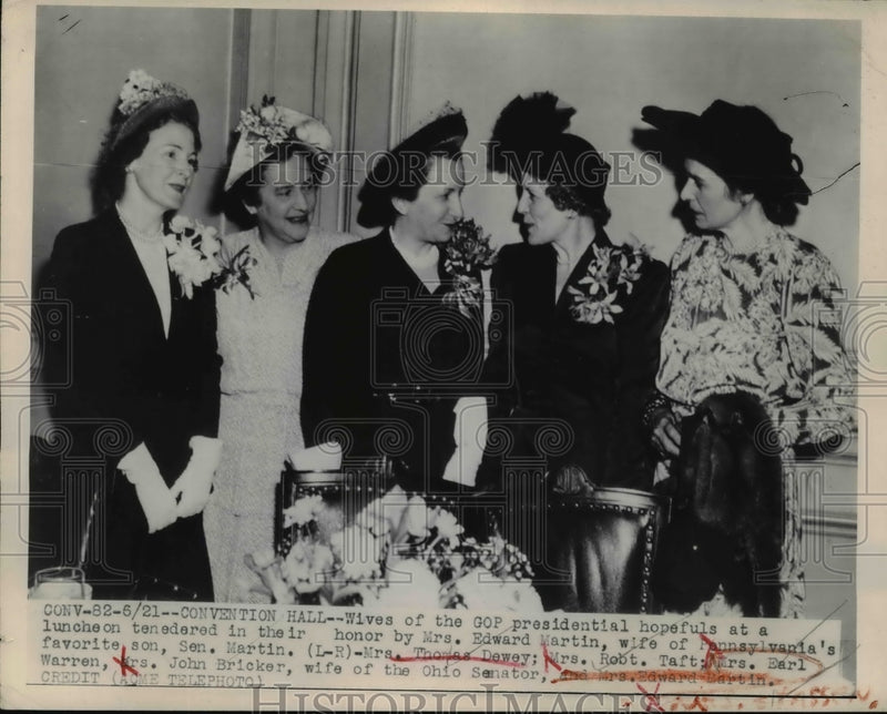 Load image into Gallery viewer, 1948 Press Photo Wives Of The GOP Presidential Hopefuls At A Luncheon
