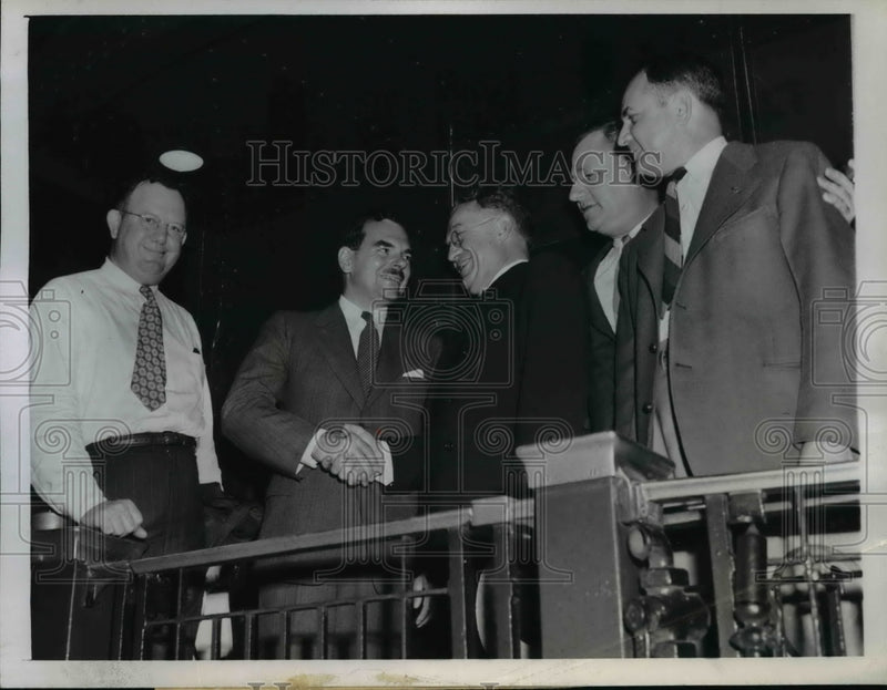 Load image into Gallery viewer, 1944 Press Photo Gov. Thomas Dewey Meets Indiana Party Leaders - nep05379
