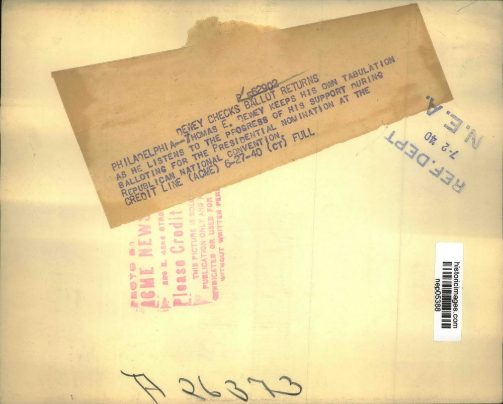 1940 Press Photo Thomas Dewey Checks Ballot Returns - nep05388