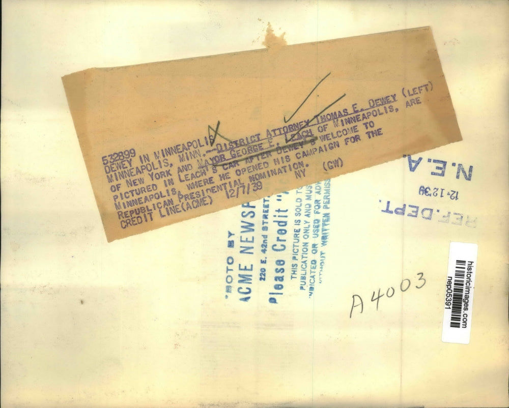 1939 Press Photo Thomas Dewey Is Pictured In George Leach's Car - nep05391